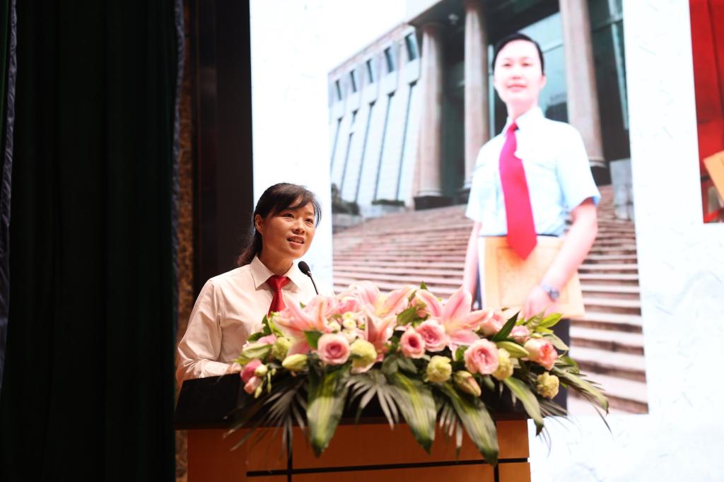 讲春梅故事 学英模精神 育法学新人——澳亚国际优惠活动大厅与邵阳法院联合开展读书报告会·座谈会